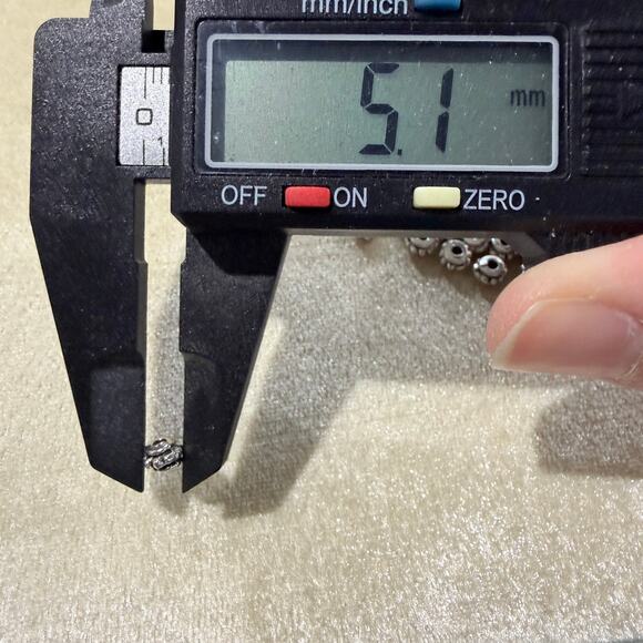 600pcs! Large Lot of Heavy Metal Silver Spacer Beads for Crafts, Jewelry - Picture 4 of 5